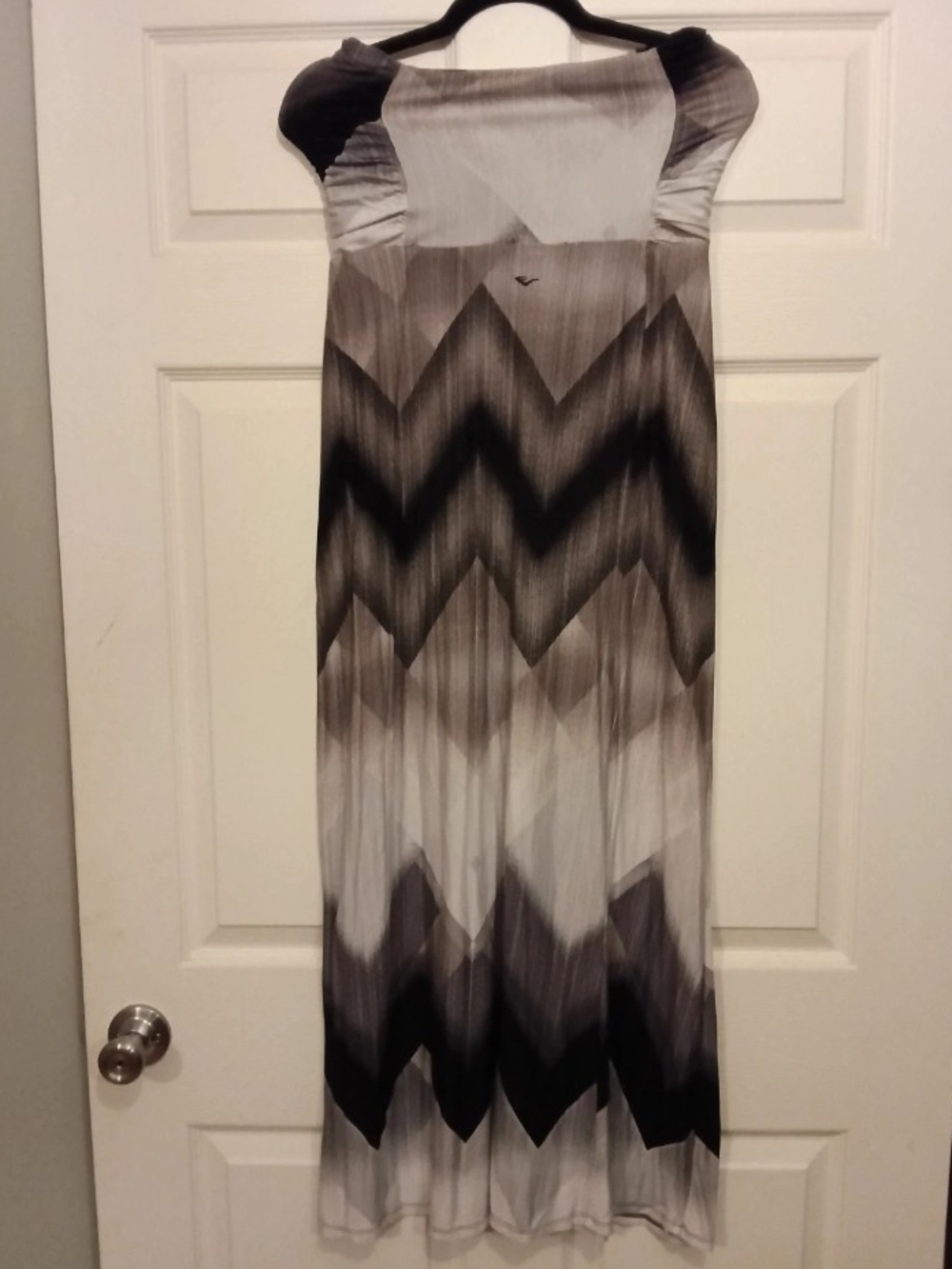 Everlast Sleeveless Chevron Maxi Dress in Black and Gray